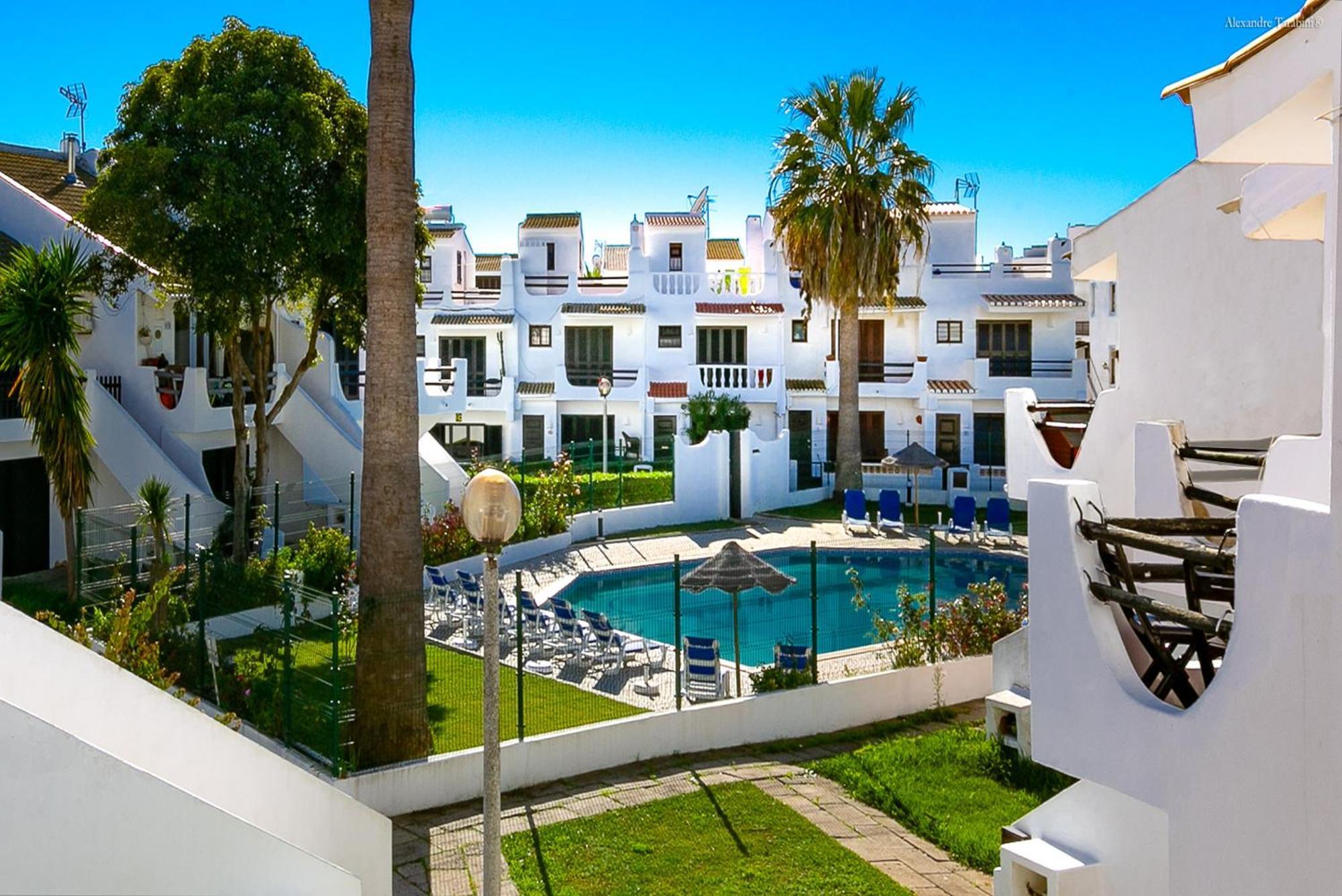 B12 - Pool And Sun Apartment Лагос Екстериор снимка